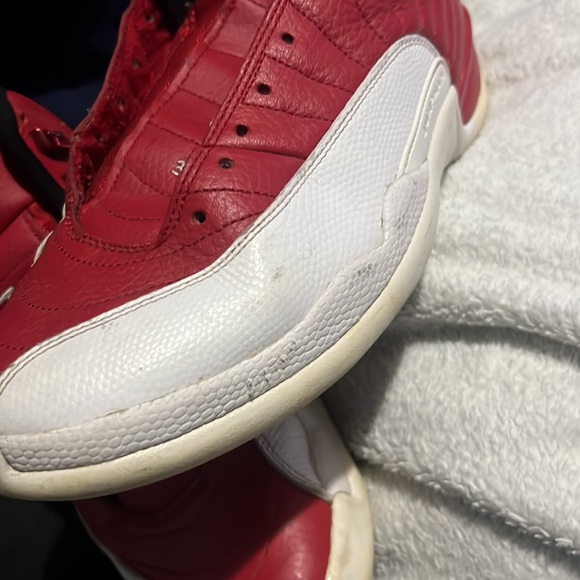 Jordan’s retro 12s used a few minor scuff as u see on pic - Picture 6 of 11